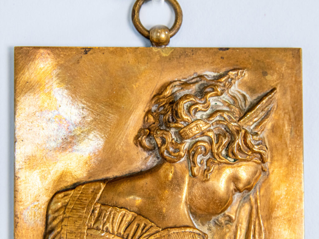 Антикварные барельефы «Фонтан невинных» Ф. Барбедьенна (по мотивам Жана Гужона)