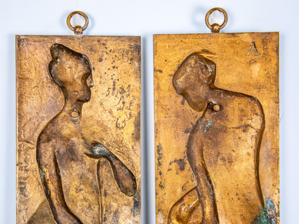 Антикварные барельефы «Фонтан невинных» Ф. Барбедьенна (по мотивам Жана Гужона)