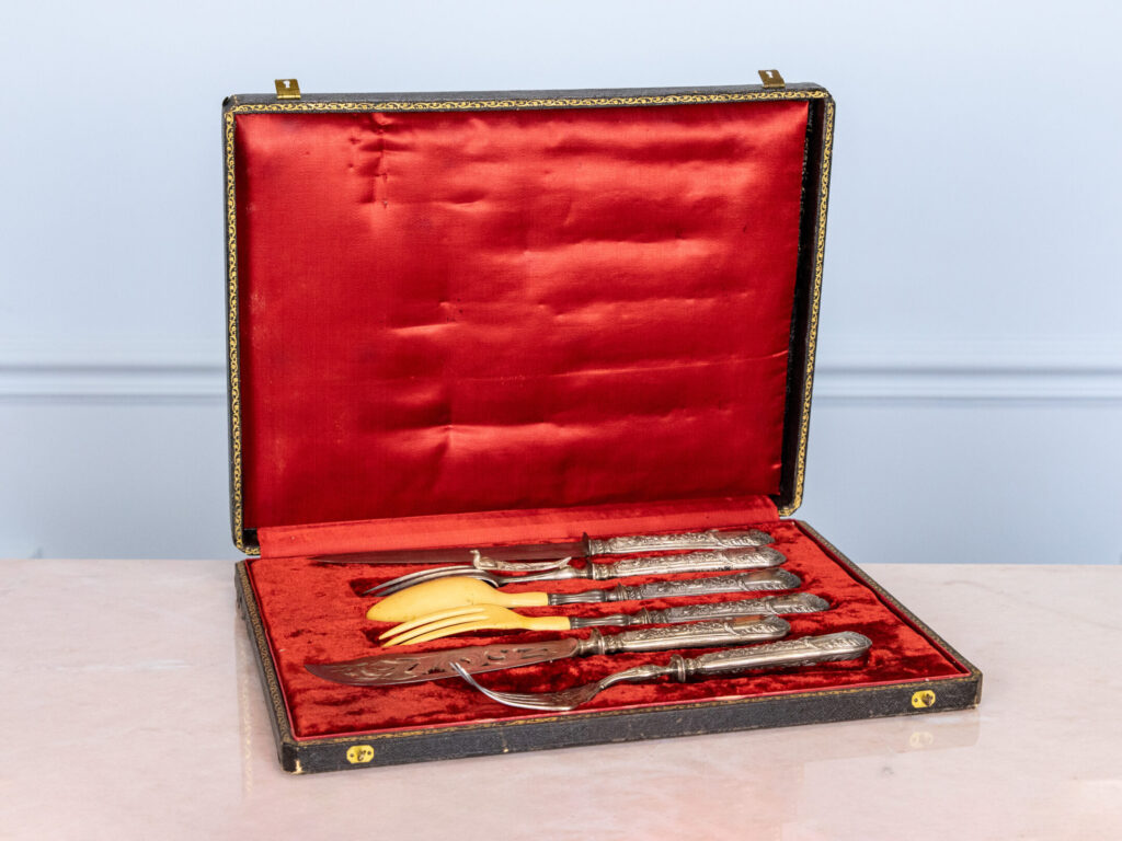 Антикварний срібний набір приборів