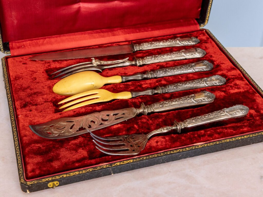 Антикварний срібний набір приборів