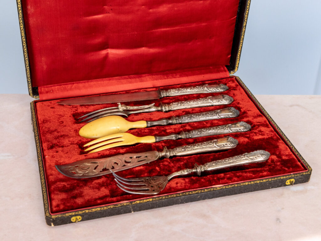 Антикварний срібний набір приборів