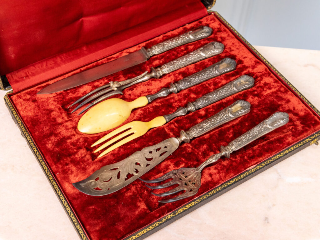Антикварний срібний набір приборів
