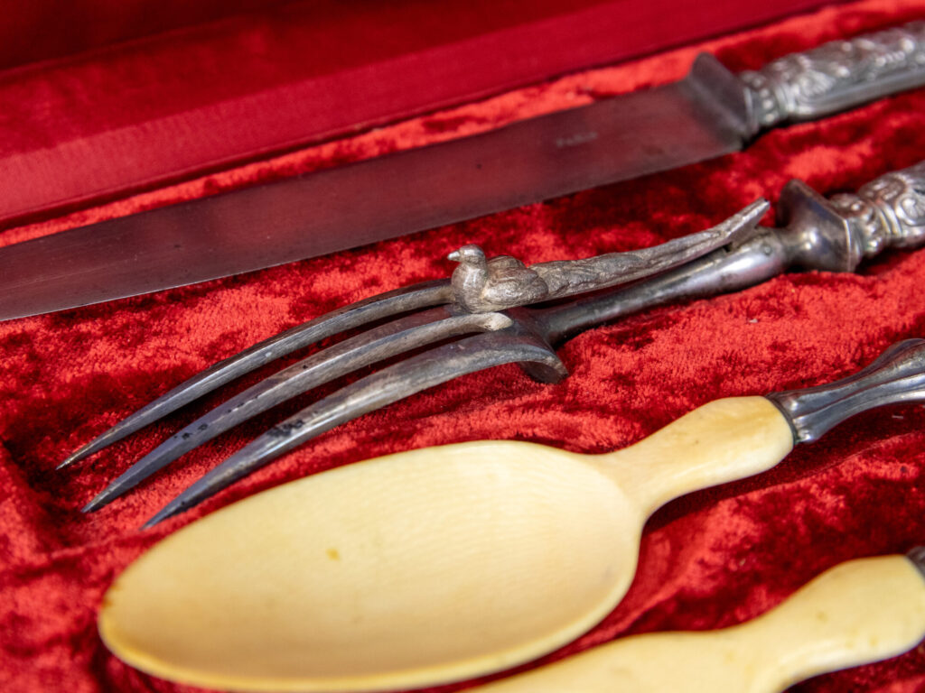 Антикварний срібний набір приборів
