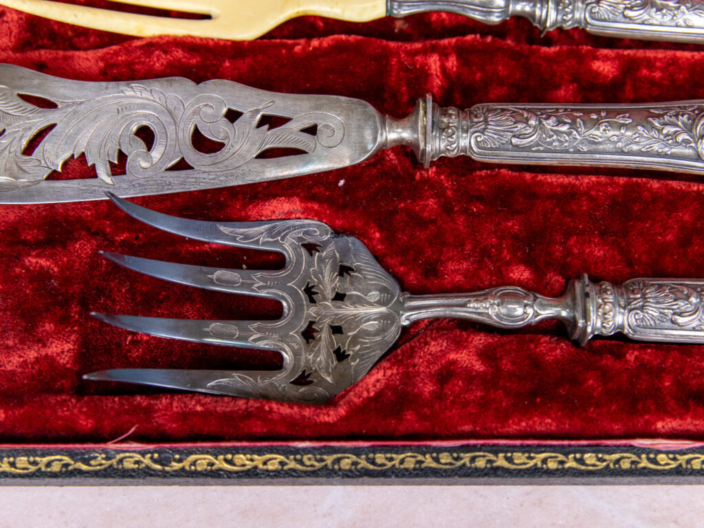 Антикварний срібний набір приборів