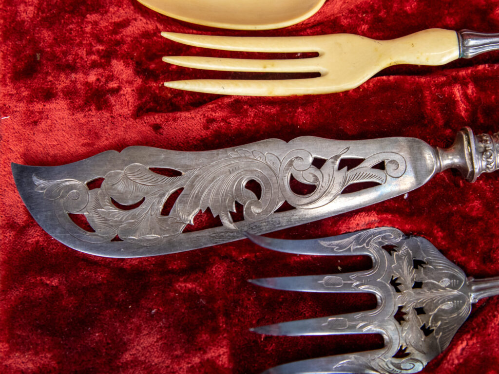 Антикварний срібний набір приборів