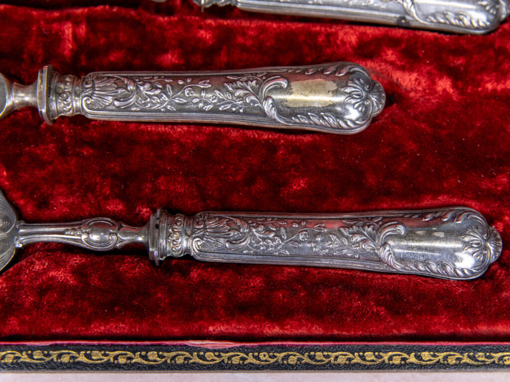 Антикварний срібний набір приборів