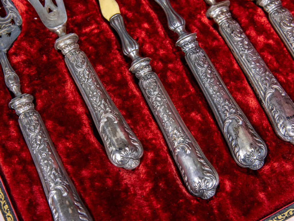Антикварний срібний набір приборів