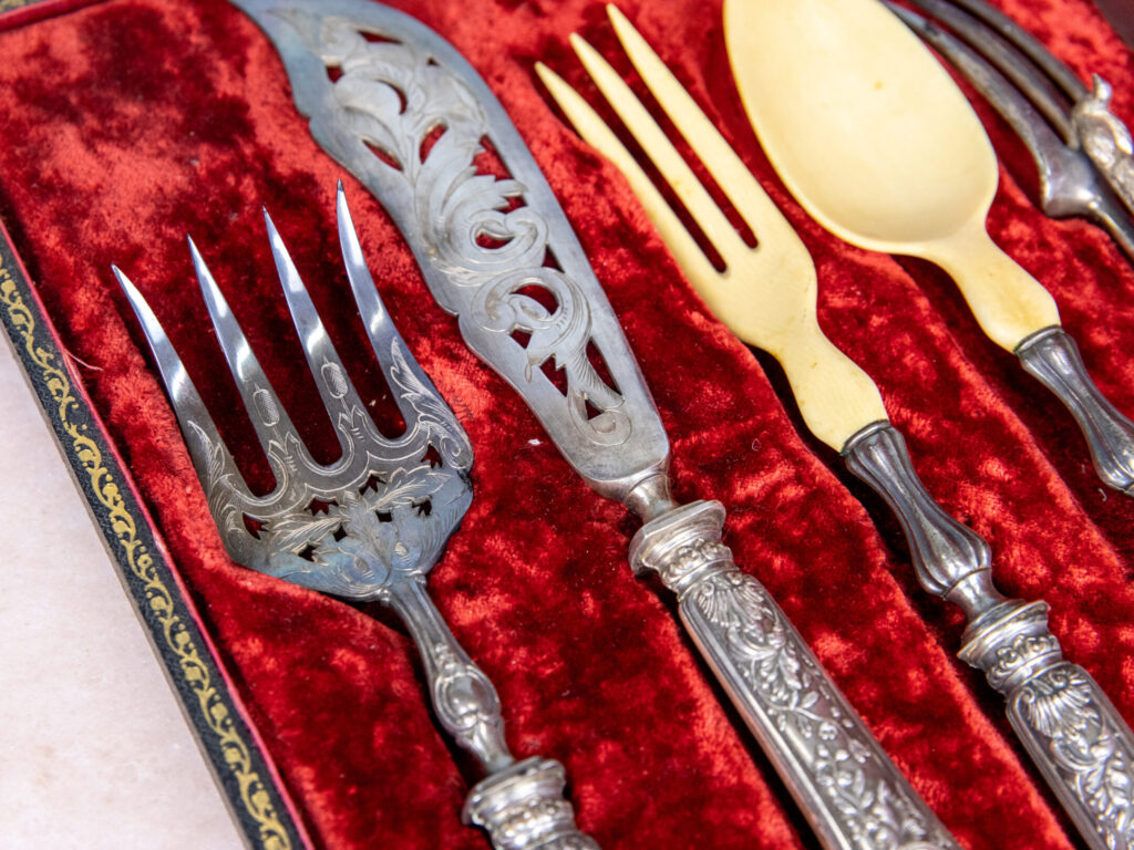 Антикварний срібний набір приборів