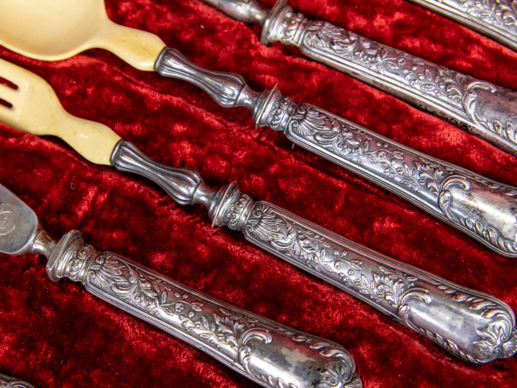 Антикварний срібний набір приборів