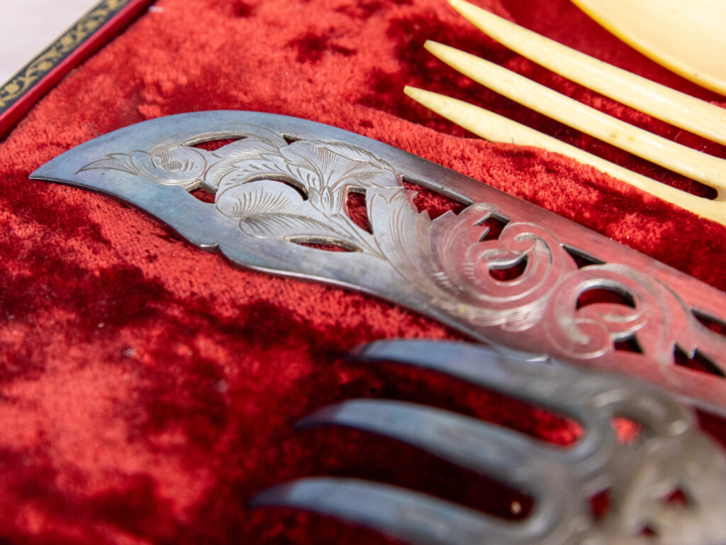 Антикварний срібний набір приборів