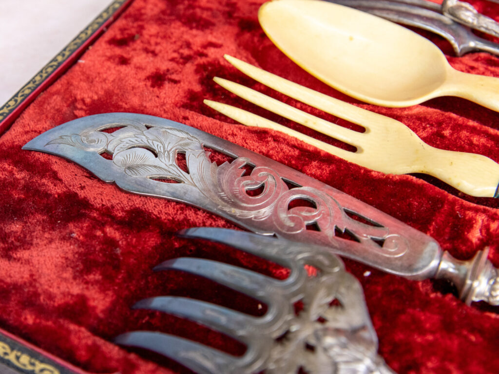 Антикварний срібний набір приборів