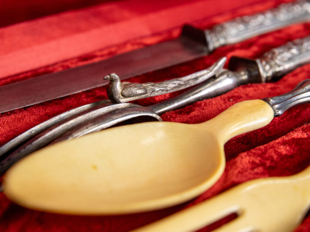 Антикварний срібний набір приборів