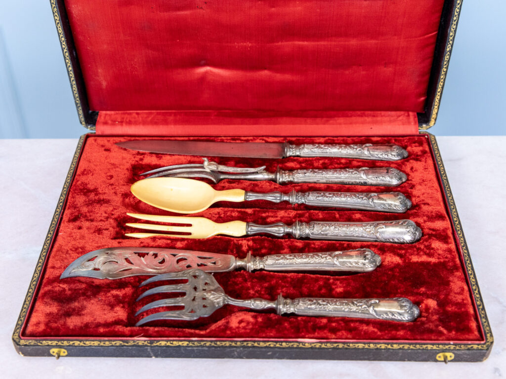 Антикварний срібний набір приборів