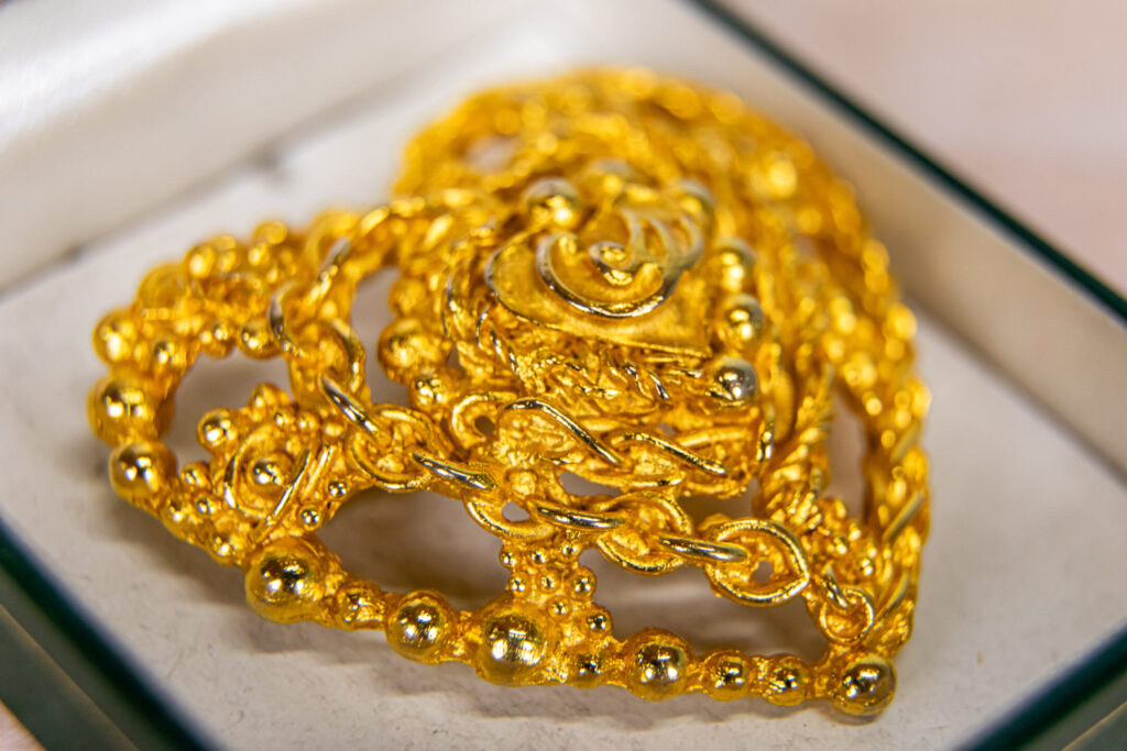 Вінтажна брошка «Серце» від Крістіана Лакруа (Christian Lacroix)