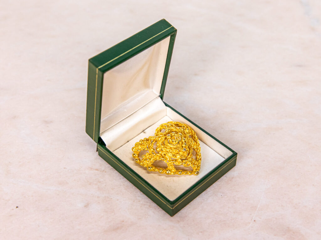 Вінтажна брошка «Серце» від Крістіана Лакруа (Christian Lacroix)