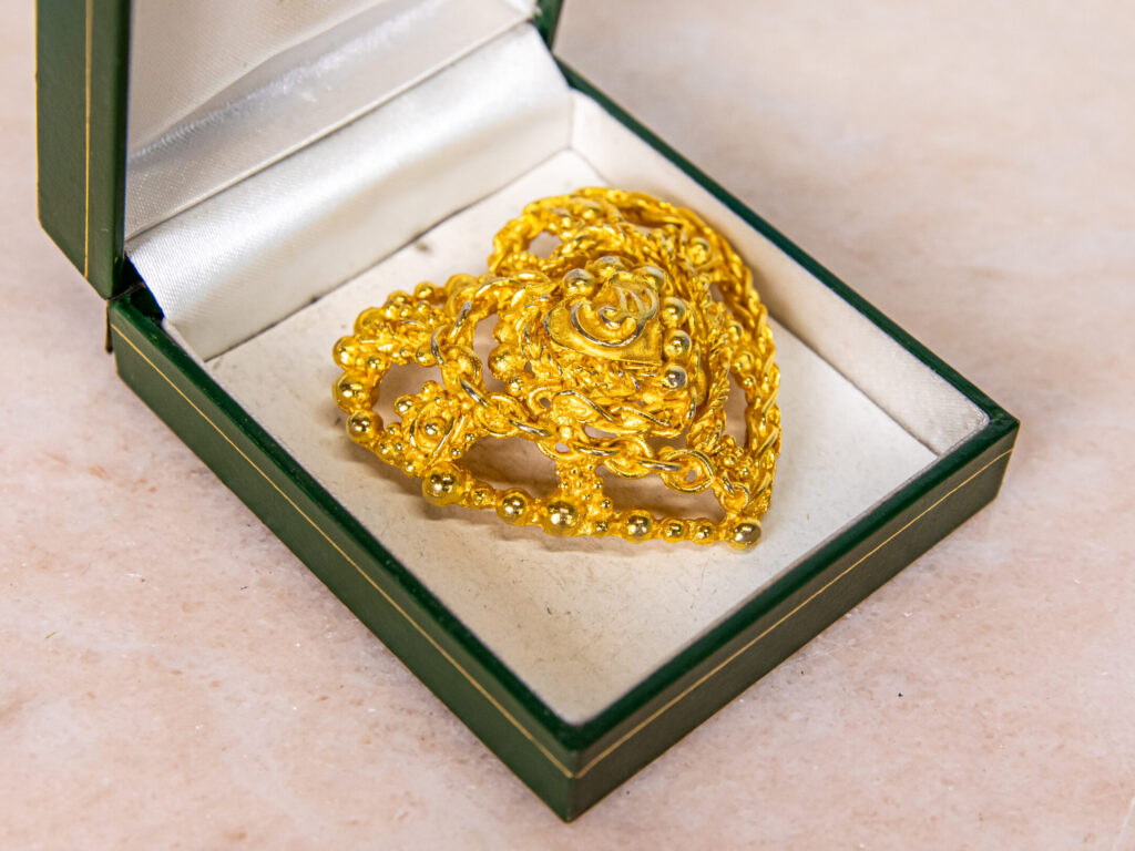 Вінтажна брошка «Серце» від Крістіана Лакруа (Christian Lacroix)