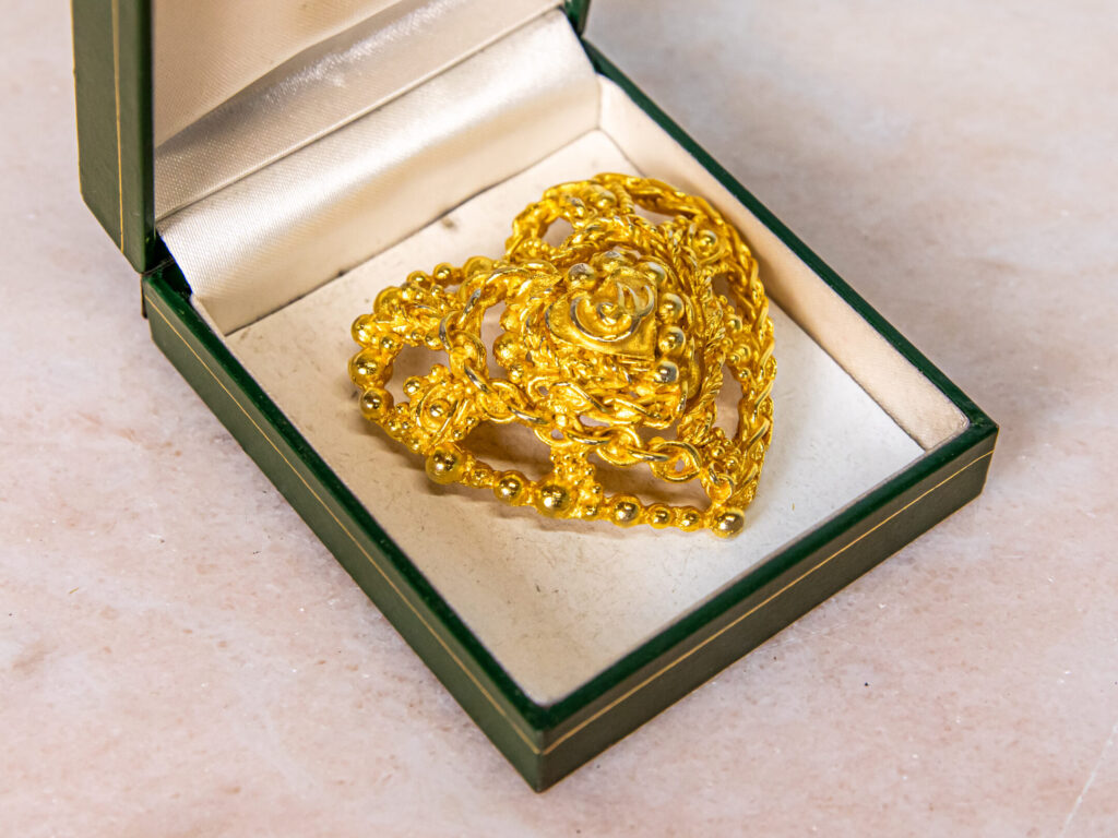 Вінтажна брошка «Серце» від Крістіана Лакруа (Christian Lacroix)