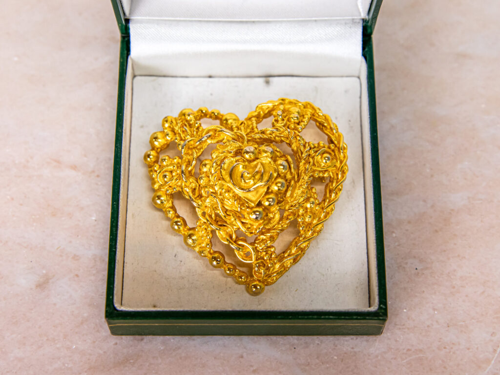 Вінтажна брошка «Серце» від Крістіана Лакруа (Christian Lacroix)
