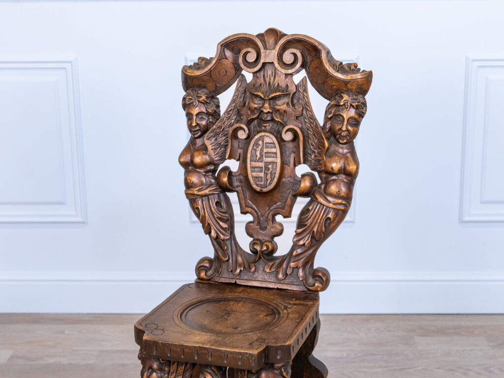 Антикварний різьблений стілець