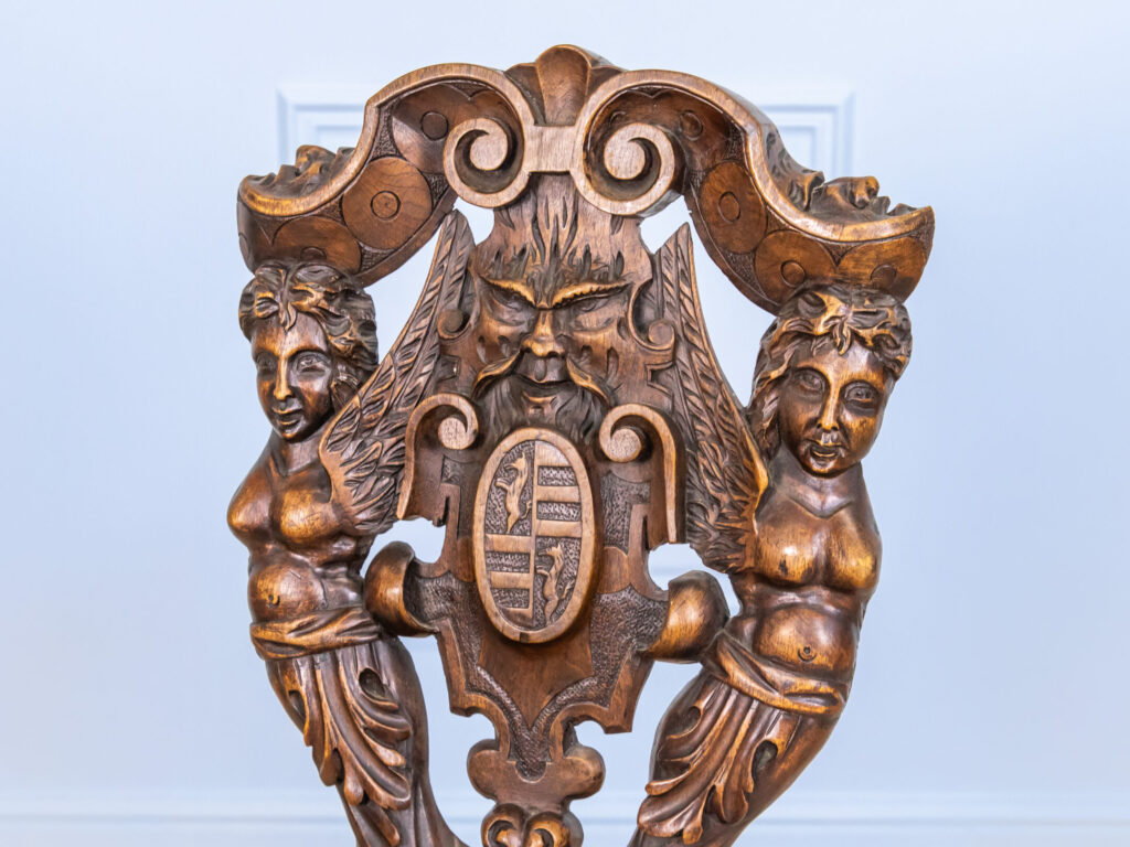 Антикварний різьблений стілець