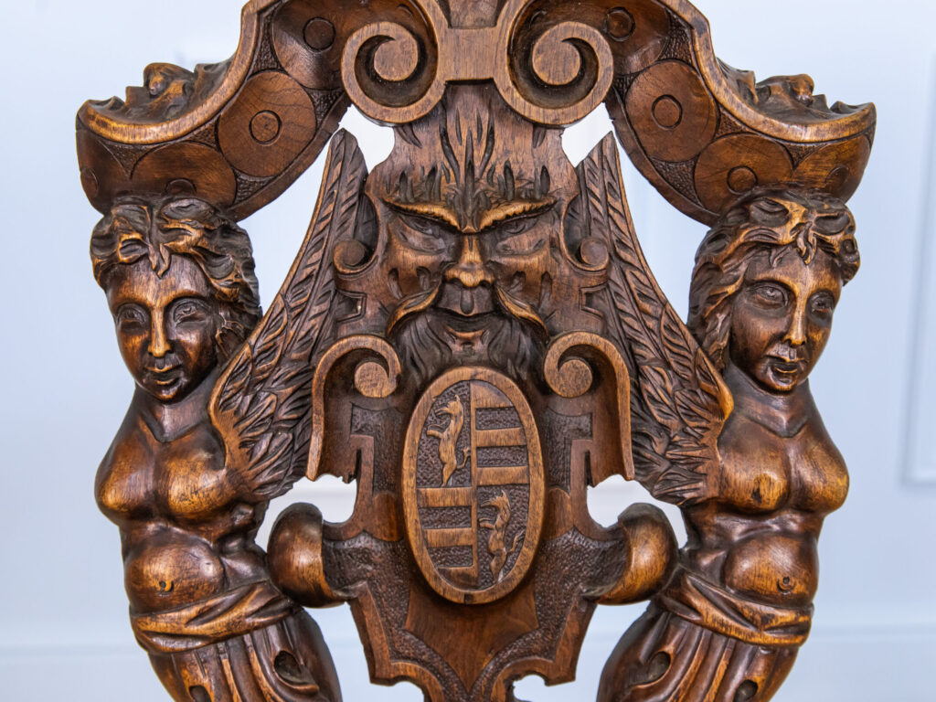 Антикварний різьблений стілець