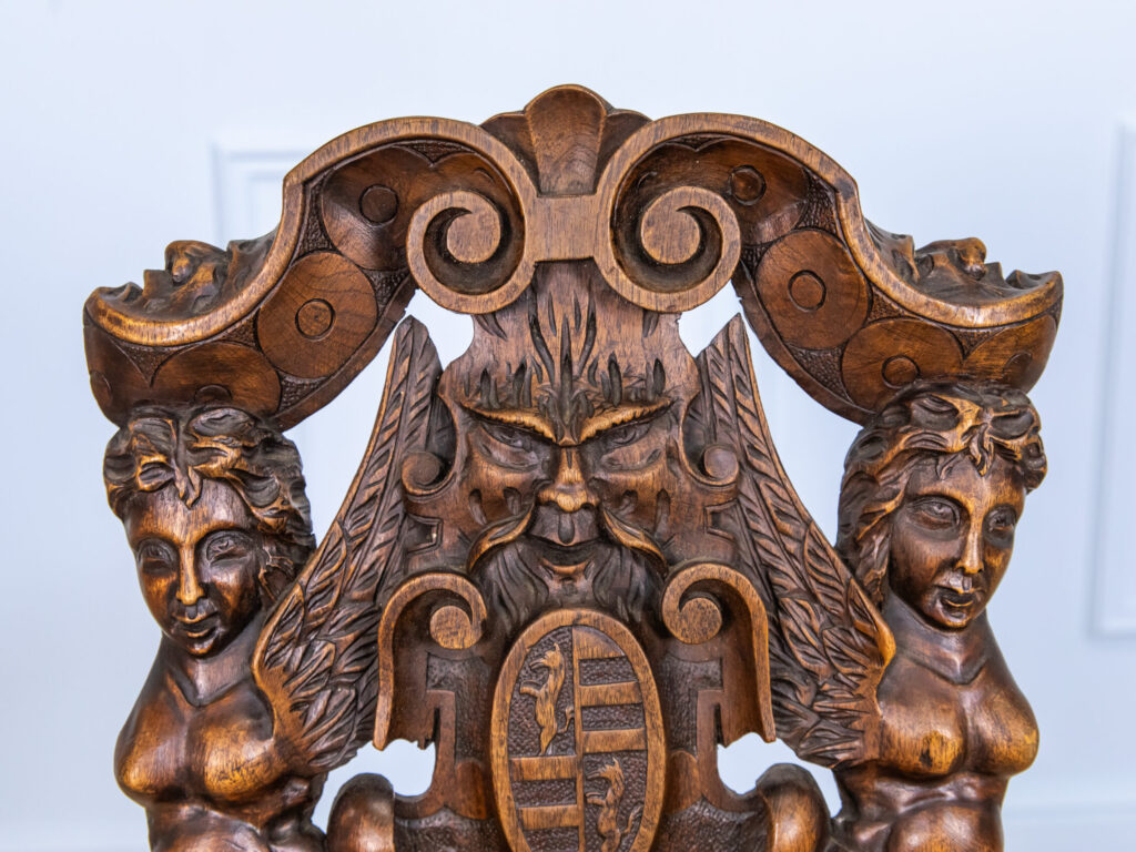 Антикварний різьблений стілець