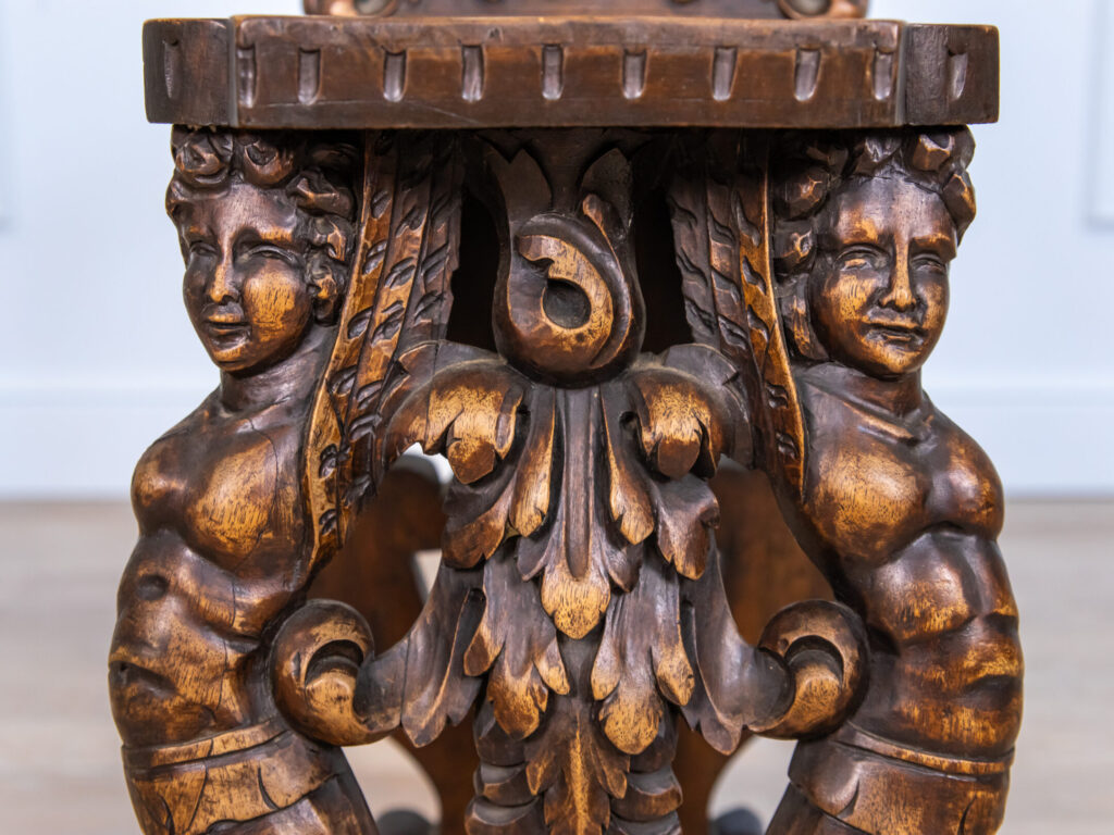 Антикварний різьблений стілець