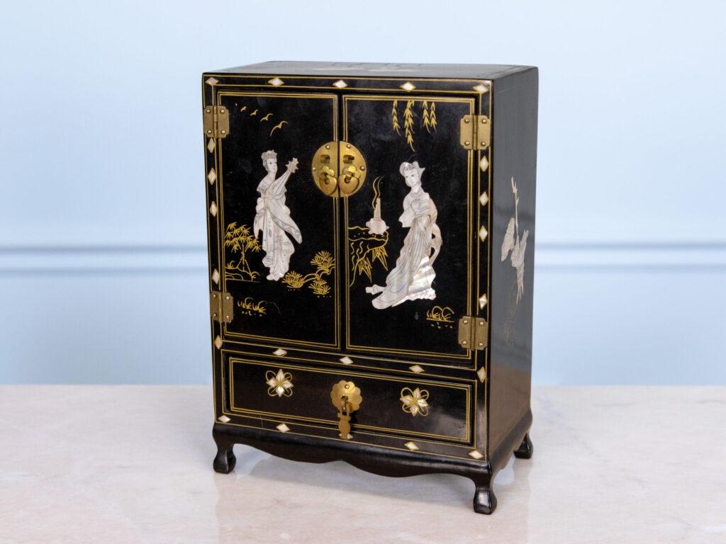 Антикварная шкатулка в стиле Шинуазри<br>