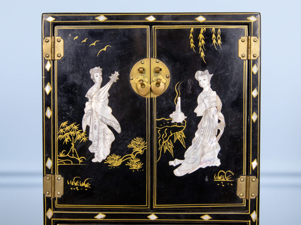 Антикварная шкатулка в стиле Шинуазри<br>