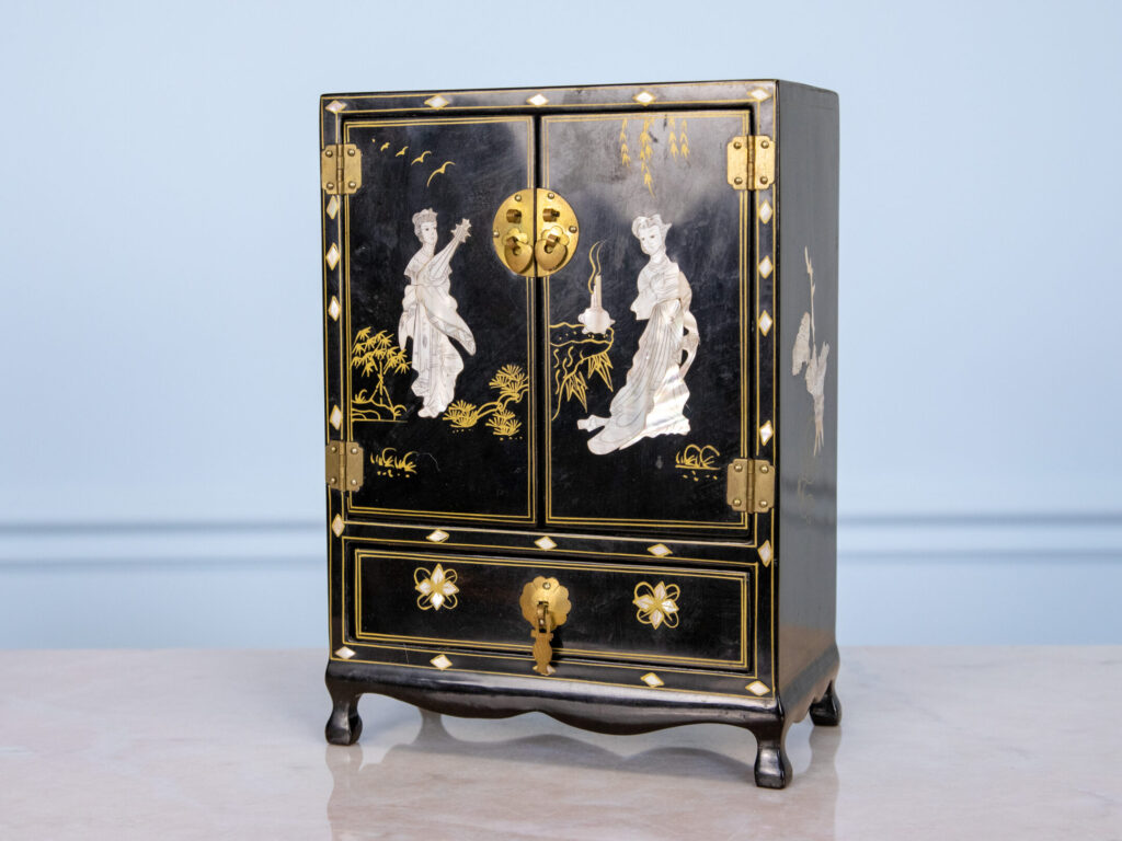 Антикварная шкатулка в стиле Шинуазри<br>