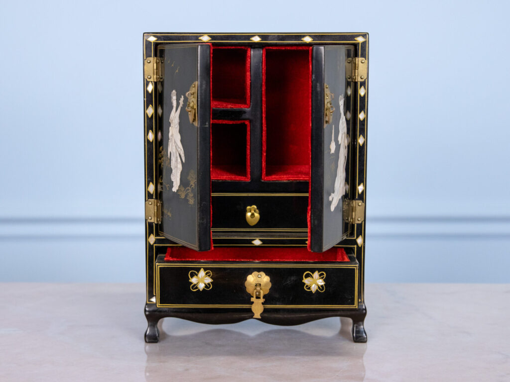 Антикварная шкатулка в стиле Шинуазри<br>