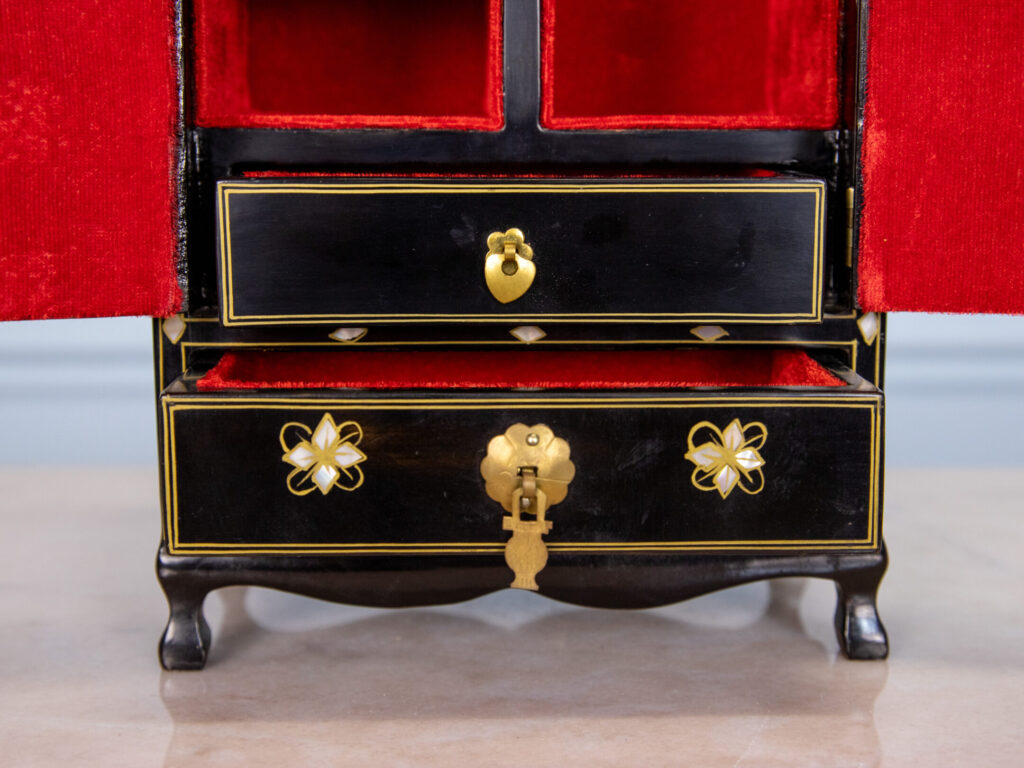 Антикварная шкатулка в стиле Шинуазри<br>