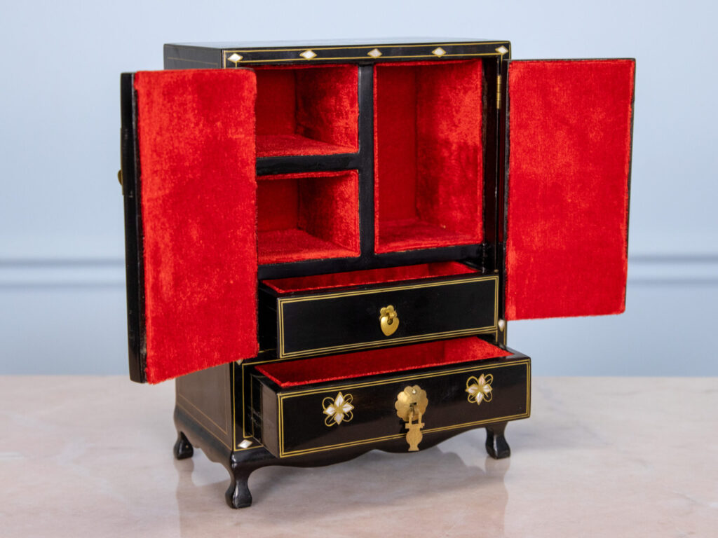 Антикварная шкатулка в стиле Шинуазри<br>