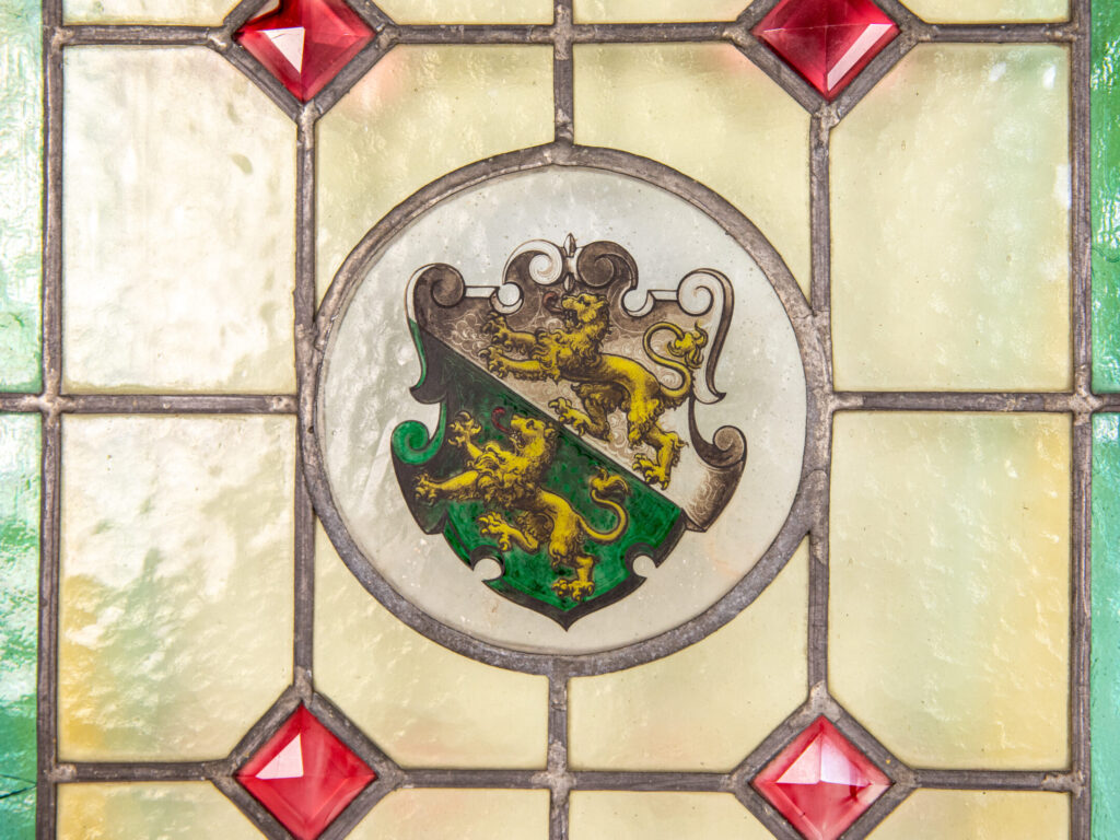 Пара витражных панно