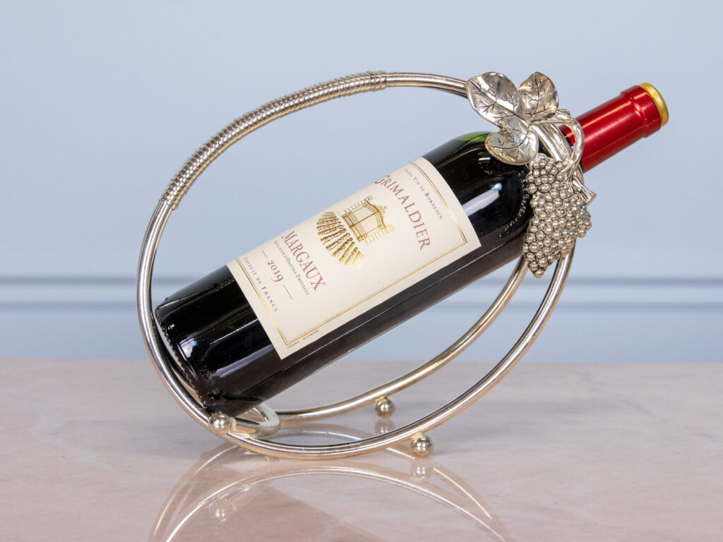 Декоративная подставка для бутылки