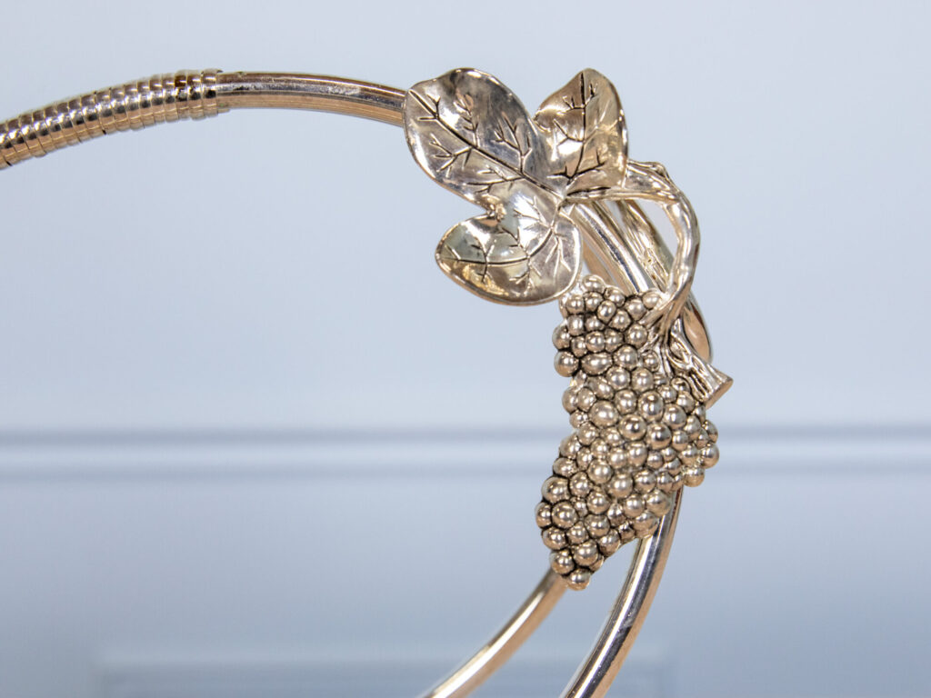 Декоративная подставка для бутылки