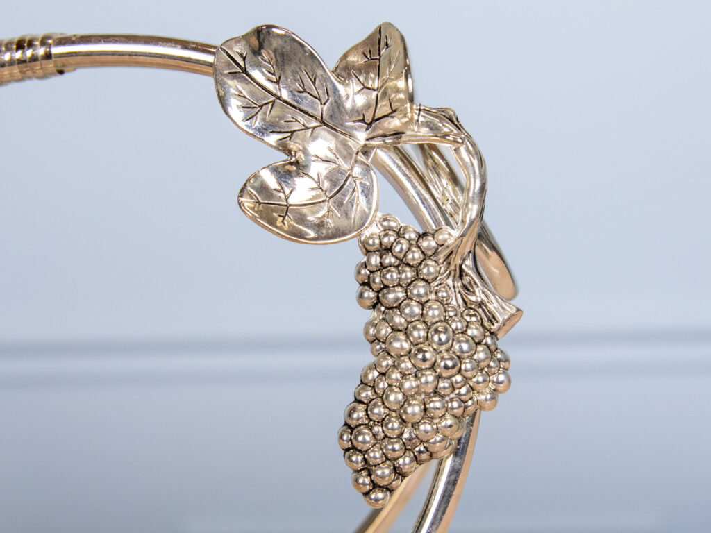 Декоративная подставка для бутылки