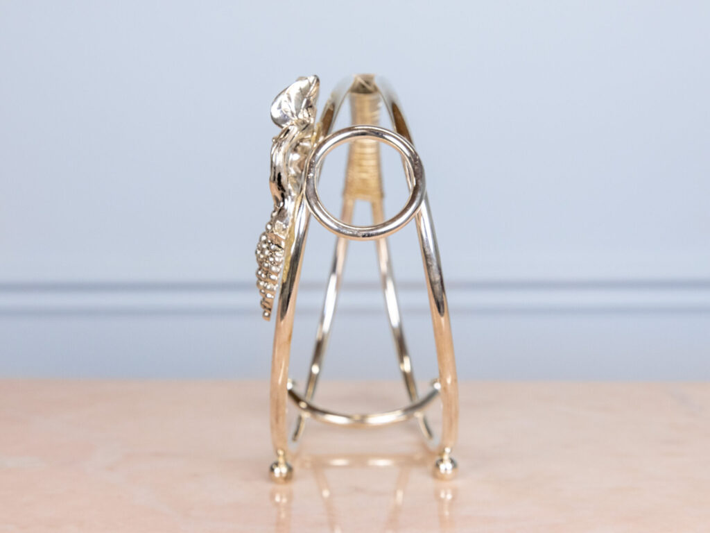 Декоративная подставка для бутылки