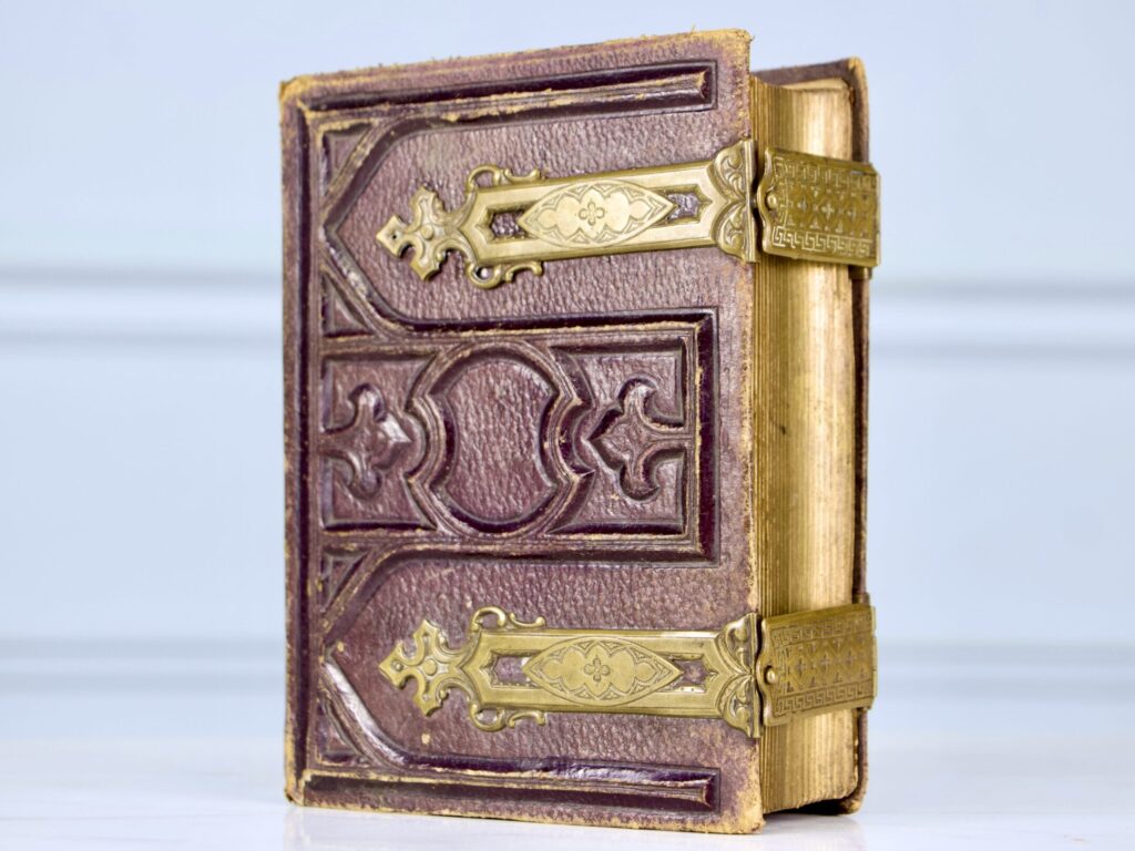 Антикварный фотоальбом