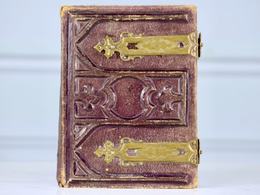 Антикварный фотоальбом