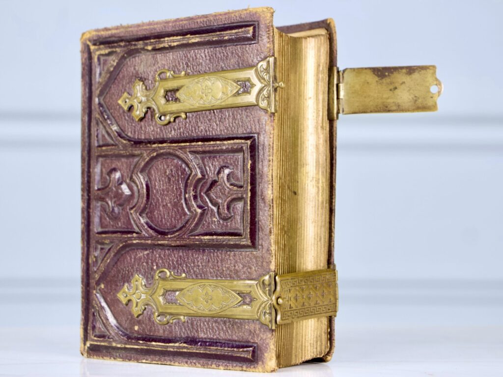 Антикварный фотоальбом