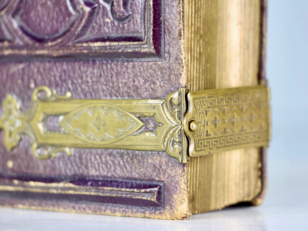 Антикварный фотоальбом