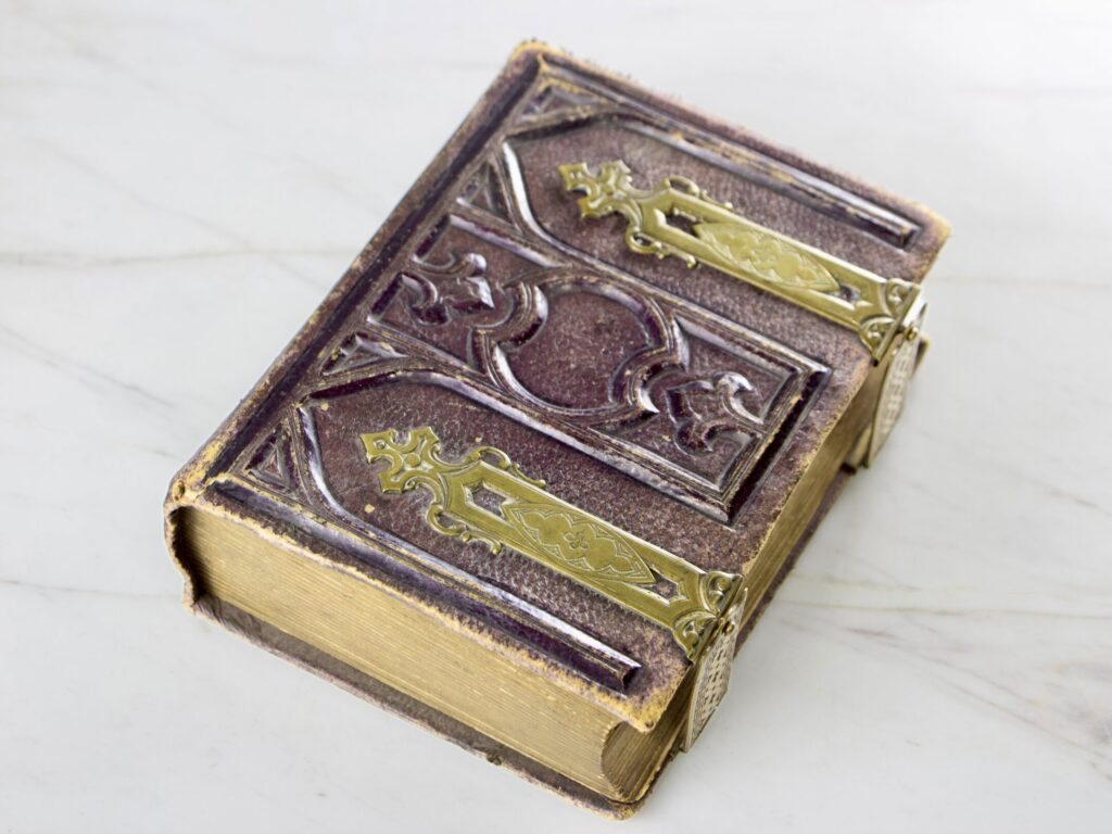 Антикварный фотоальбом