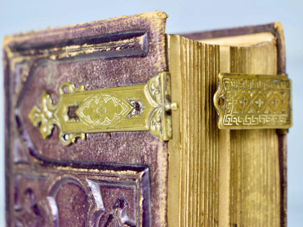 Антикварный фотоальбом