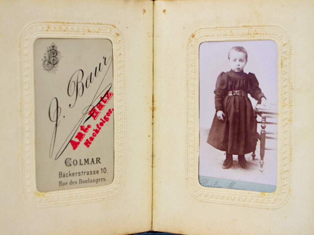 Антикварный фотоальбом