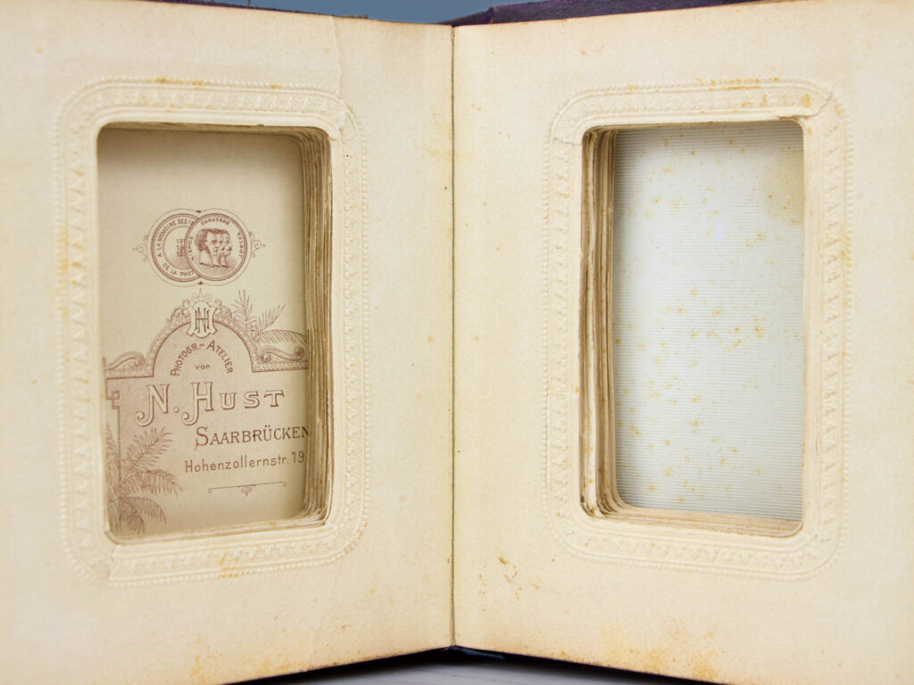 Антикварный фотоальбом