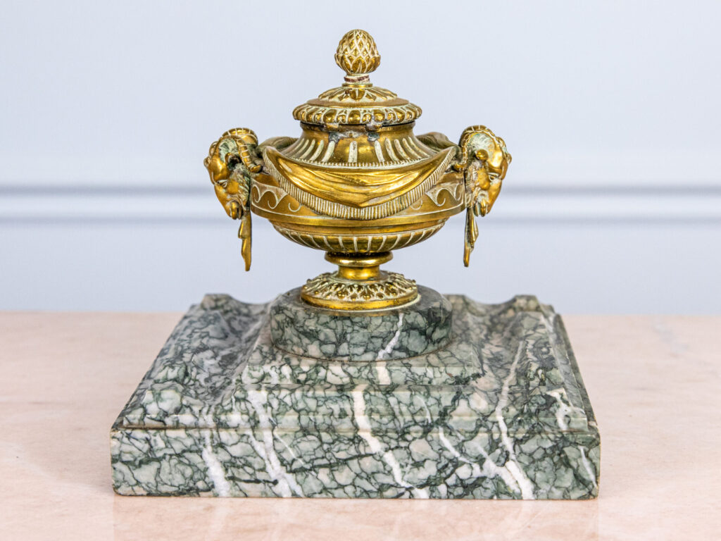 Антикварная бронзовая чернильница