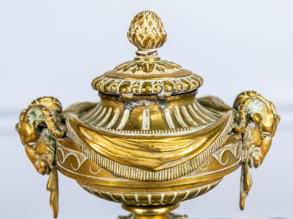 Антикварная бронзовая чернильница