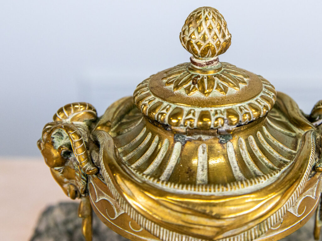 Антикварная бронзовая чернильница