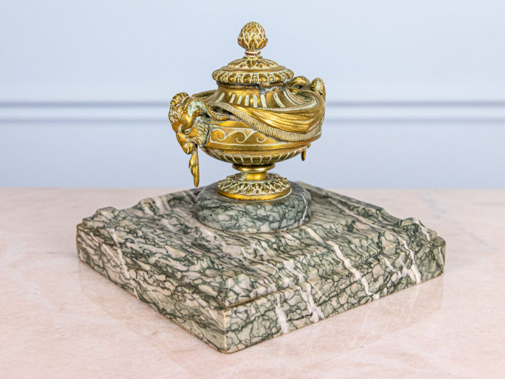 Антикварная бронзовая чернильница